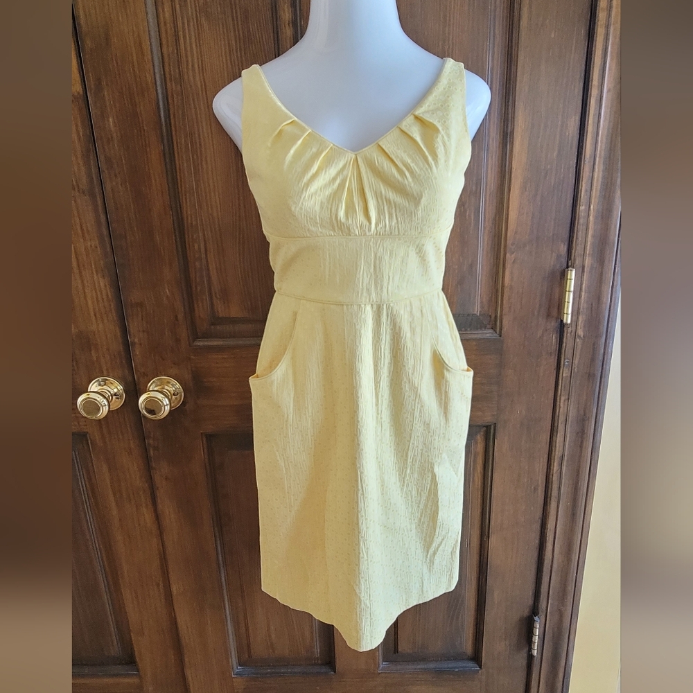 Maggy London Sz 4 Yellow V-Neck Sleeveless Midi Dress with Pockets